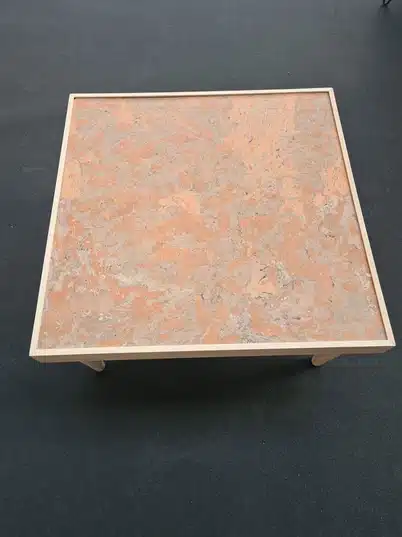 Image d'une table effet cuivre